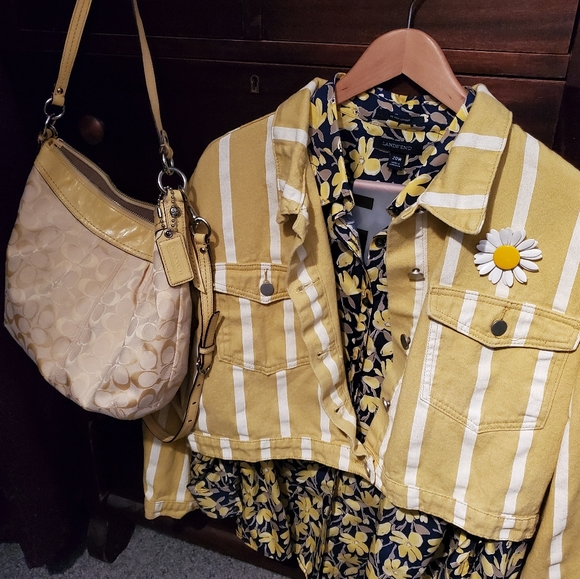 Meet your Posher, Denise - Picture 2 of 3